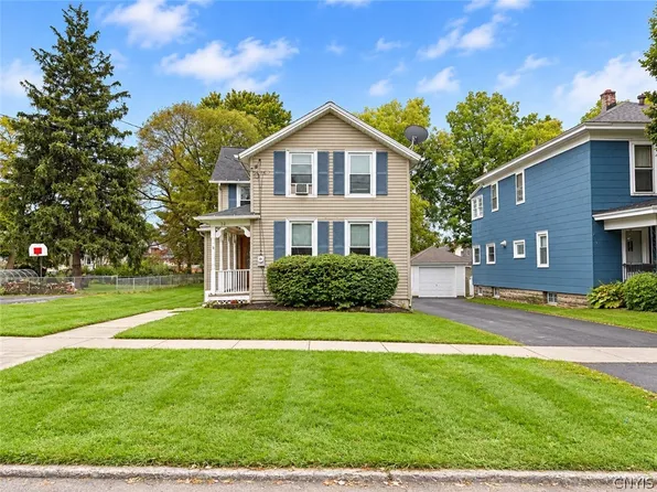 32 Elizabeth St, Auburn, NY 13021