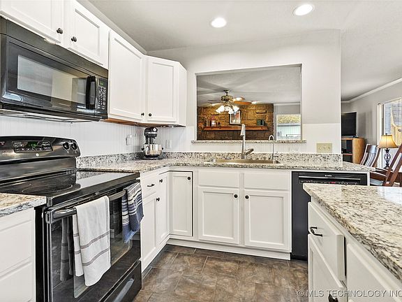 5th image of 2904 W Canton St