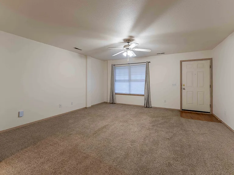 Battlefield Park Apartments — Photo 28