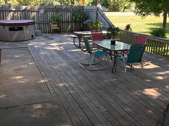deck, hot tub