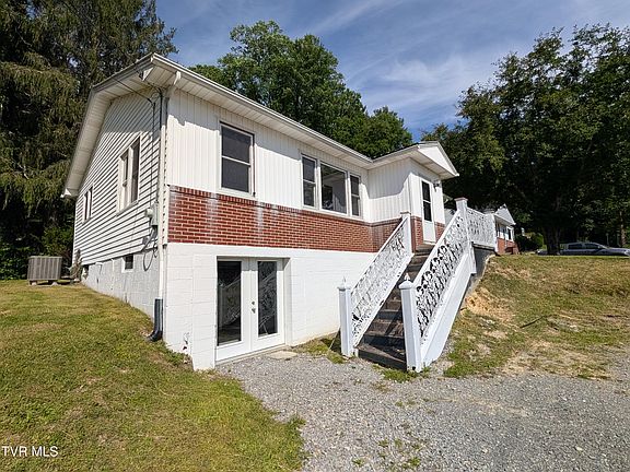 2nd image of 235 Glade St SE