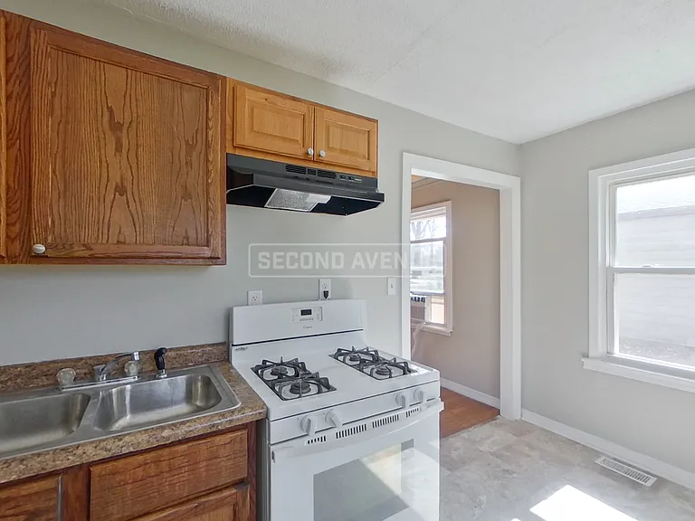 3636 N Whittier Pl — Photo 2