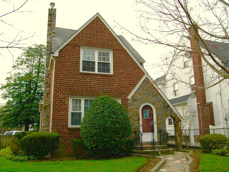 1st image of 321 Houston Ave