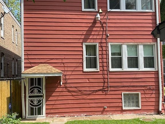 3rd image of 8310 S Manistee Ave #2