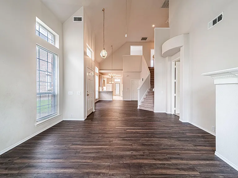 6870 Winston Dr — Photo 4