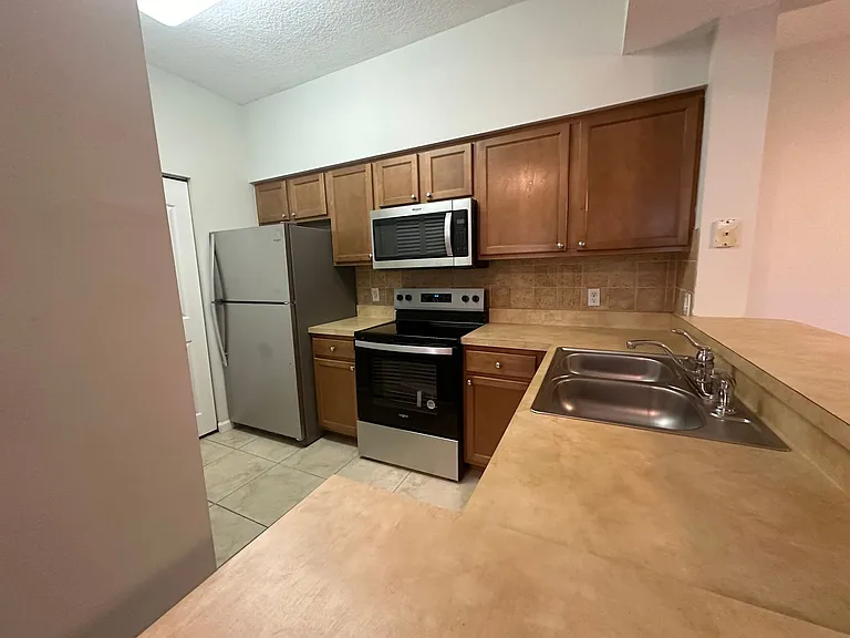 2210 Myrtlewood Cir E — Photo 4