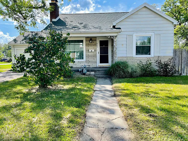 925 S Rotherwood Ave — Photo 23