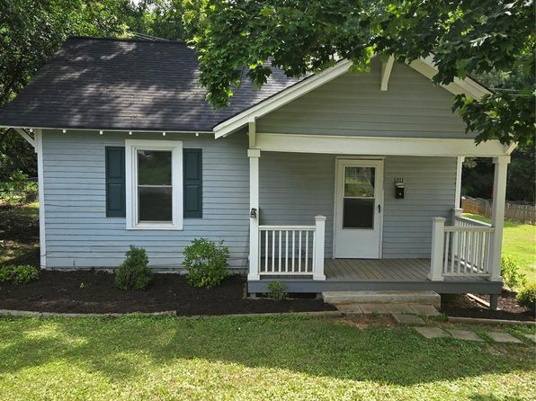1211 N Main St