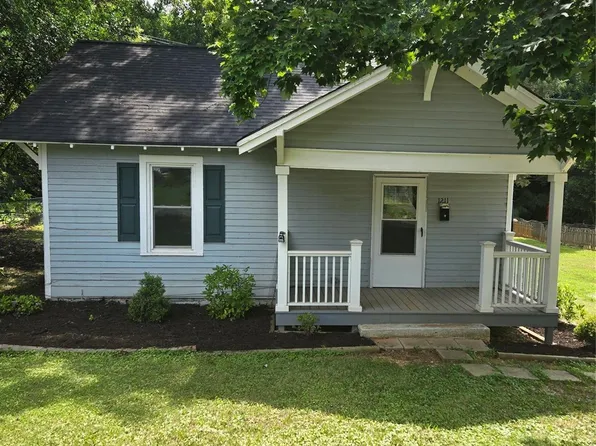 1211 N Main St, Lowell, NC 28098