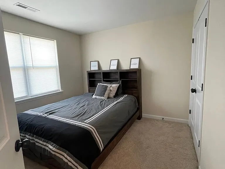 216 Holly Grove Ct E — Photo 10