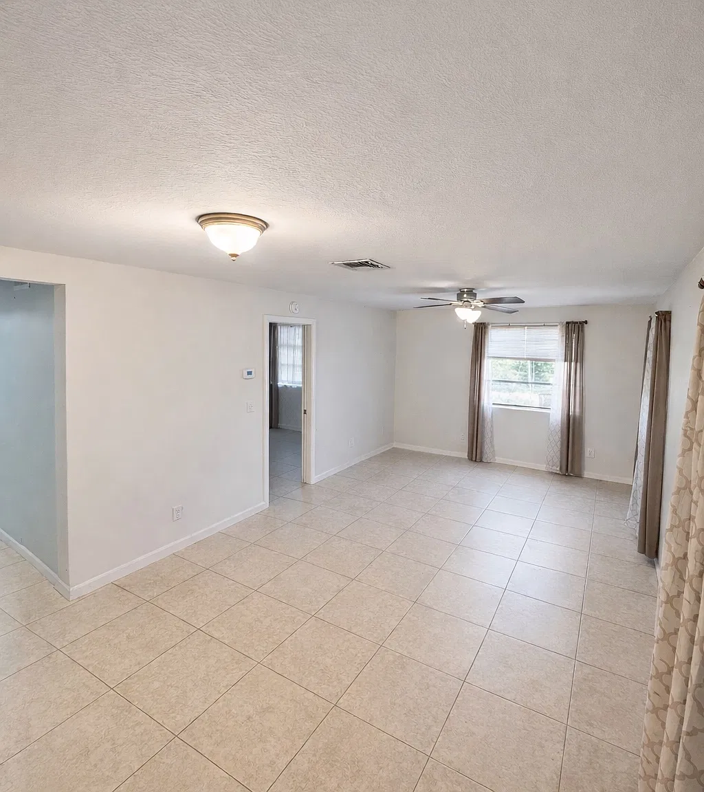 2170 Oakes Blvd — Photo 1