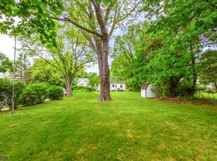 22 W Main St, Mendham, NJ 07945