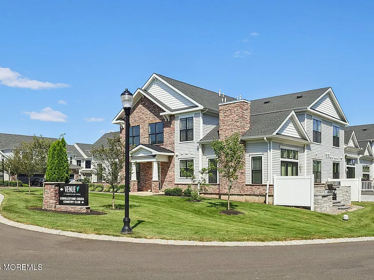 2 Dogleg Ln — Photo 3