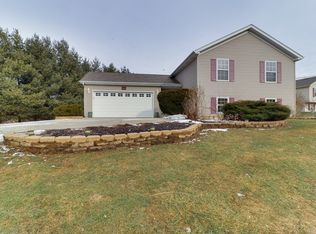 216 Brandy Dr, Mackinaw, IL