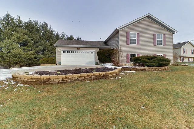 216 Brandy Dr photo 1