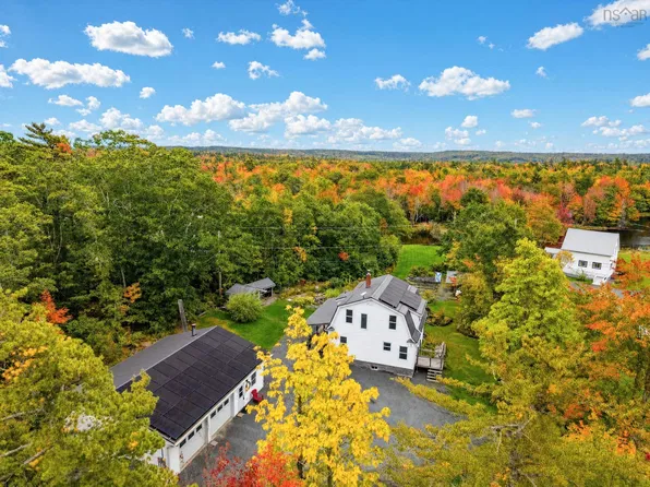 35 Riverside Ln, Enfield, NS B2T 1C8