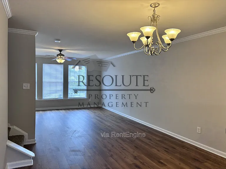 9804 Grettle Ct — Photo 6
