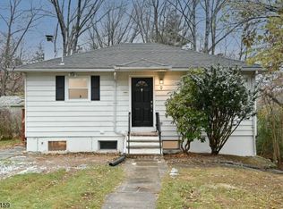 9 Oliver Rd, Landing, NJ 07850