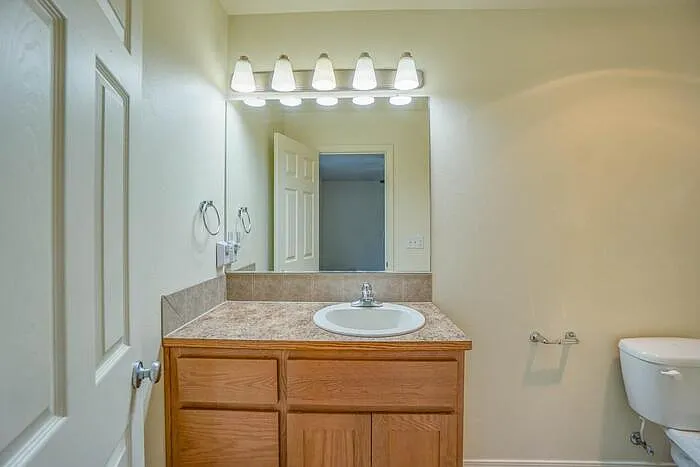 1821 NE 88th Cir — Photo 29