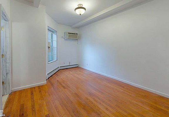 4th image of 219 W 80th St APT 4C
