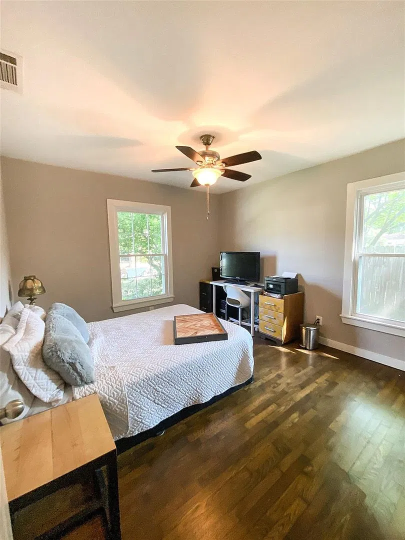 East Dallas Bungalow — Photo 3