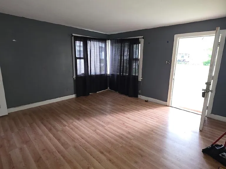 2550 E Main St — Photo 4