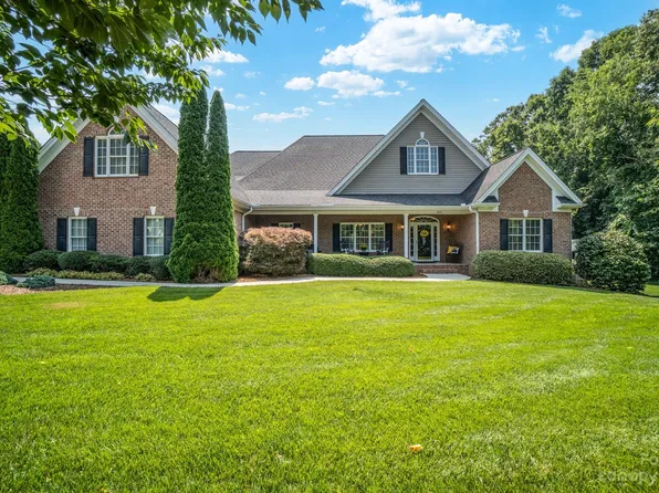 1851 29th Avenue Pl NE, Hickory, NC 28601