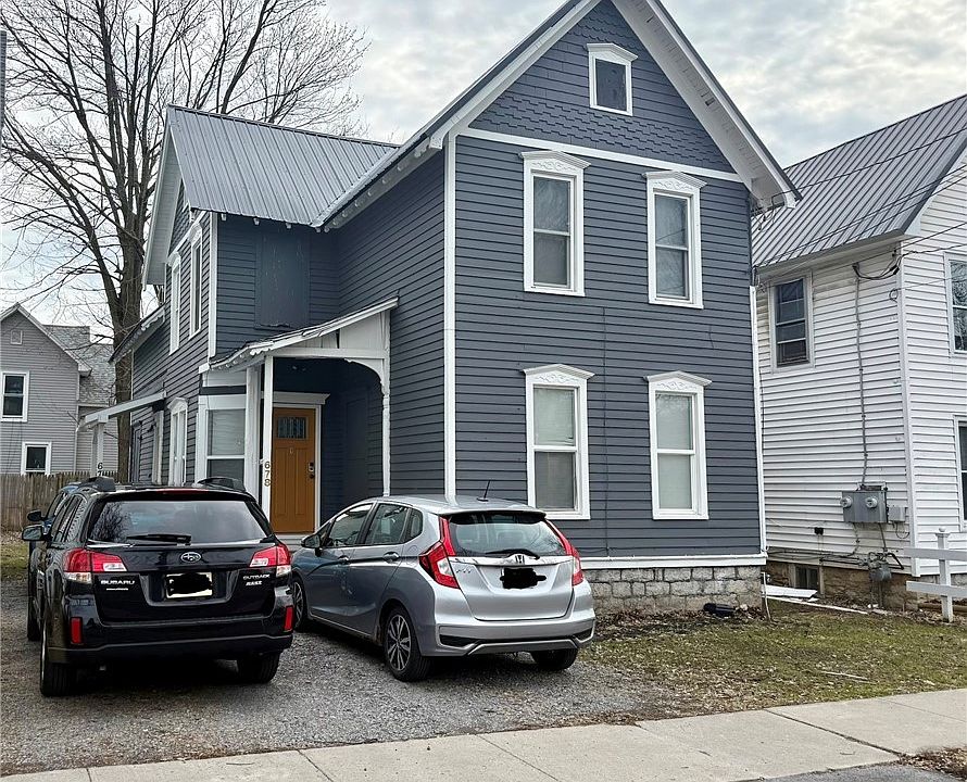 1st image of 678 Bronson St