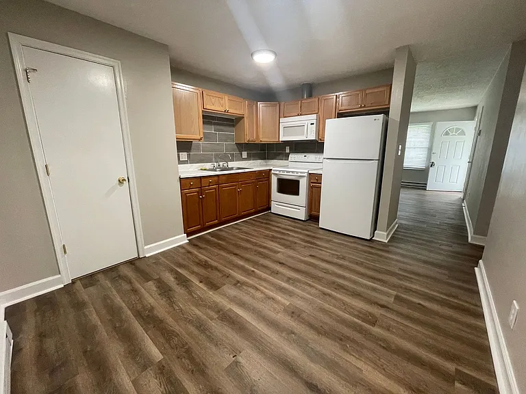 214 Belvidere St — Photo 3