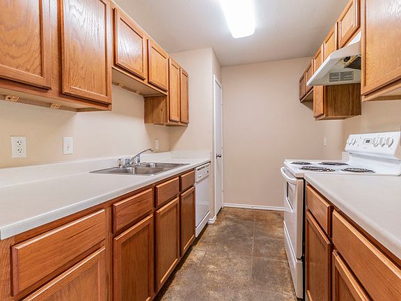 4th image of 4809 Auburn Dr