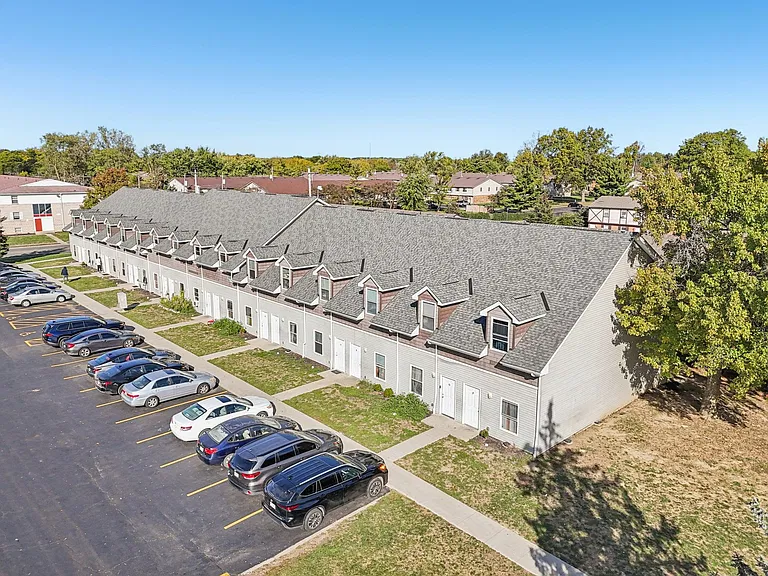 Village Court Apartments — Photo 6