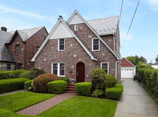 11 Cisney Ave, Floral Park, NY 11001