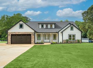 205 Fort Prince Dr, Wellford, SC 29385
