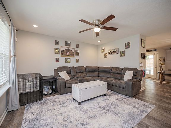 3rd image of 111 Matthews Dr