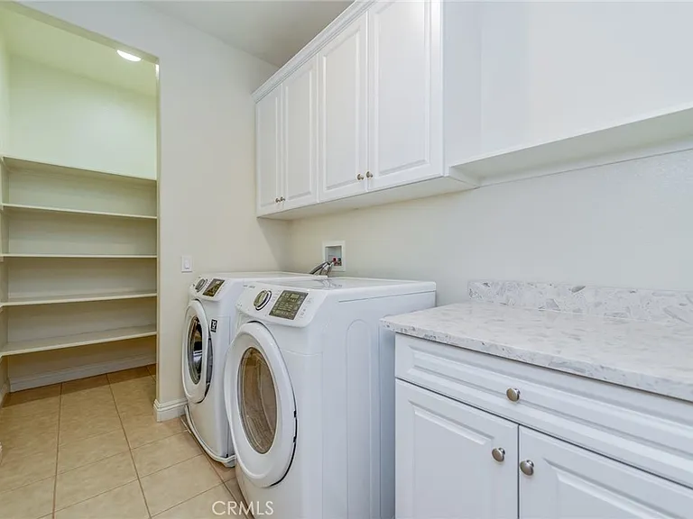 219 Wicker — Photo 19