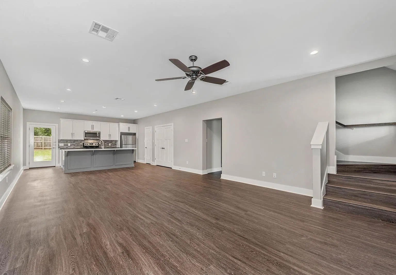4 bed, 4.5 bath, 2150 sqft, $3,600 — Photo 4