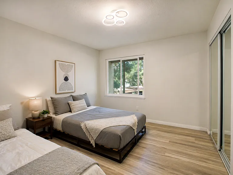 282 Tradewinds Dr — Photo 3