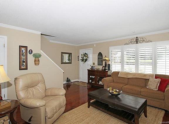 3rd image of 415 E Broad St APT A2