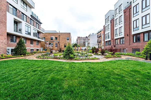 Rented by Nooklyn NYC LLC | media 106