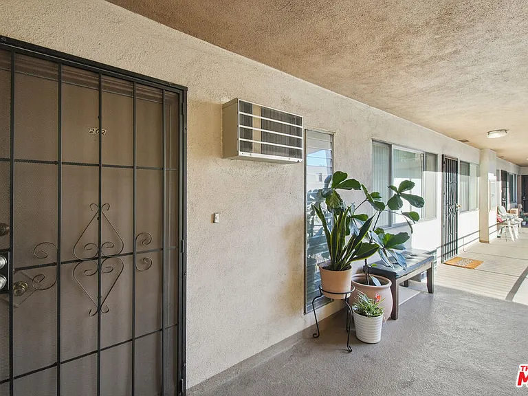 7540 Hampton Ave #202 — Photo 22