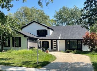 2233 Strawberry Ln, Glenview, IL 60026