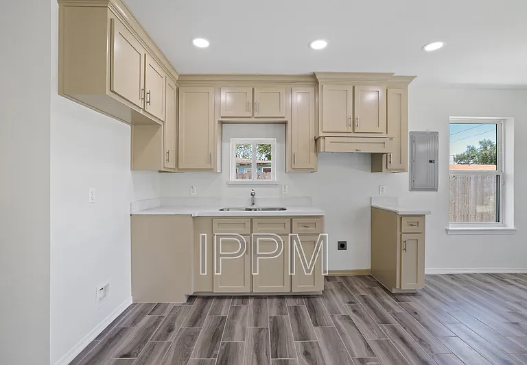 620 E Llano Grande St — Photo 6
