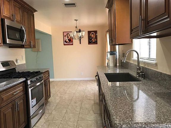 3rd image of 41856 Briarwood Ave