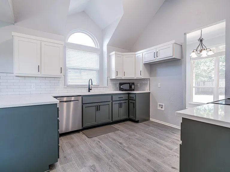 1908 Joseph Dr — Photo 3