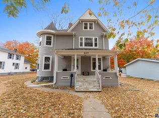 207 N 6th St, Beresford, SD 57004