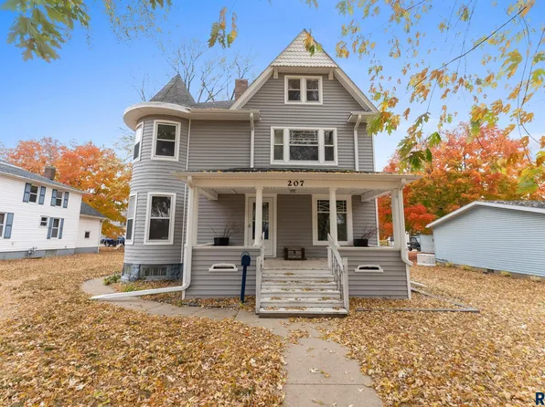207 N 6th St, Beresford, SD 57004