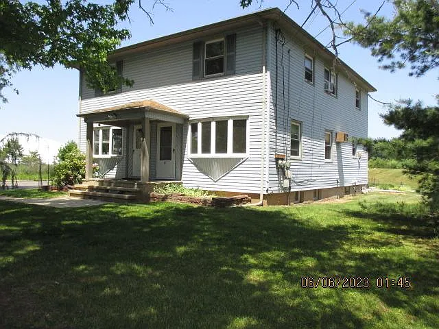 3 bed, 2.5 bath, 1950 sqft, $2,750 — Photo 1