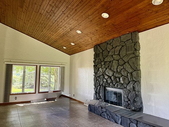 5th image of 363 N 2575th Rd