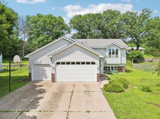 2285 Valley View Ave E, Maplewood, MN 55119
