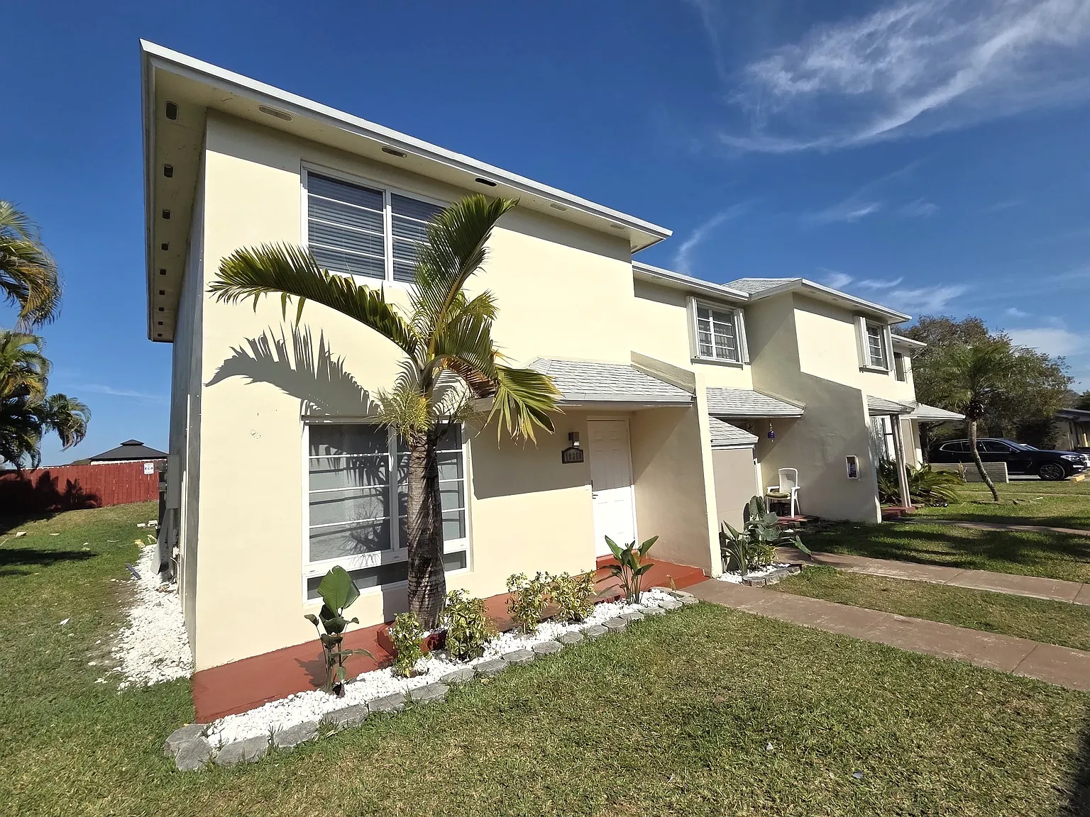 4 bed, 1215 sqft, $2,790 — Photo 2